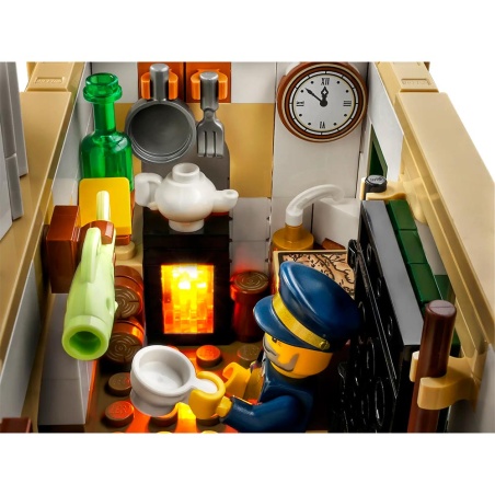 Motorised Lighthouse - LEGO® Ideas 21335