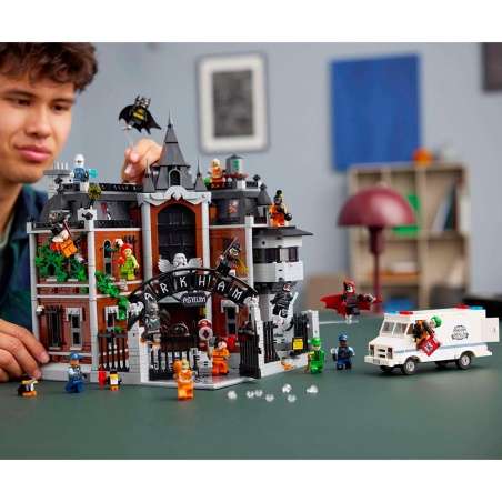 Arkham Asylum™ - LEGO® DC Comics 76300